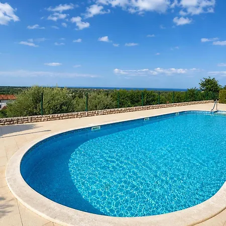 Awesome In With Swimming Pool Dom wakacyjny Kaštelir
